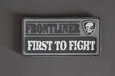 "FIRST TO FIGHT" , nachleuchtend, aus der berühmten "FRONTLINER - Collection"