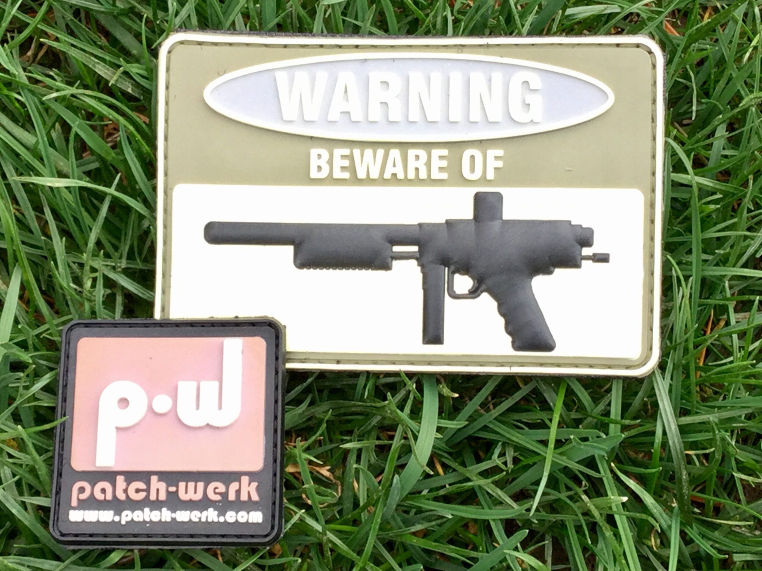 3D Rubberpatch: "BEWARE OF PUMP" tan - Das Original!