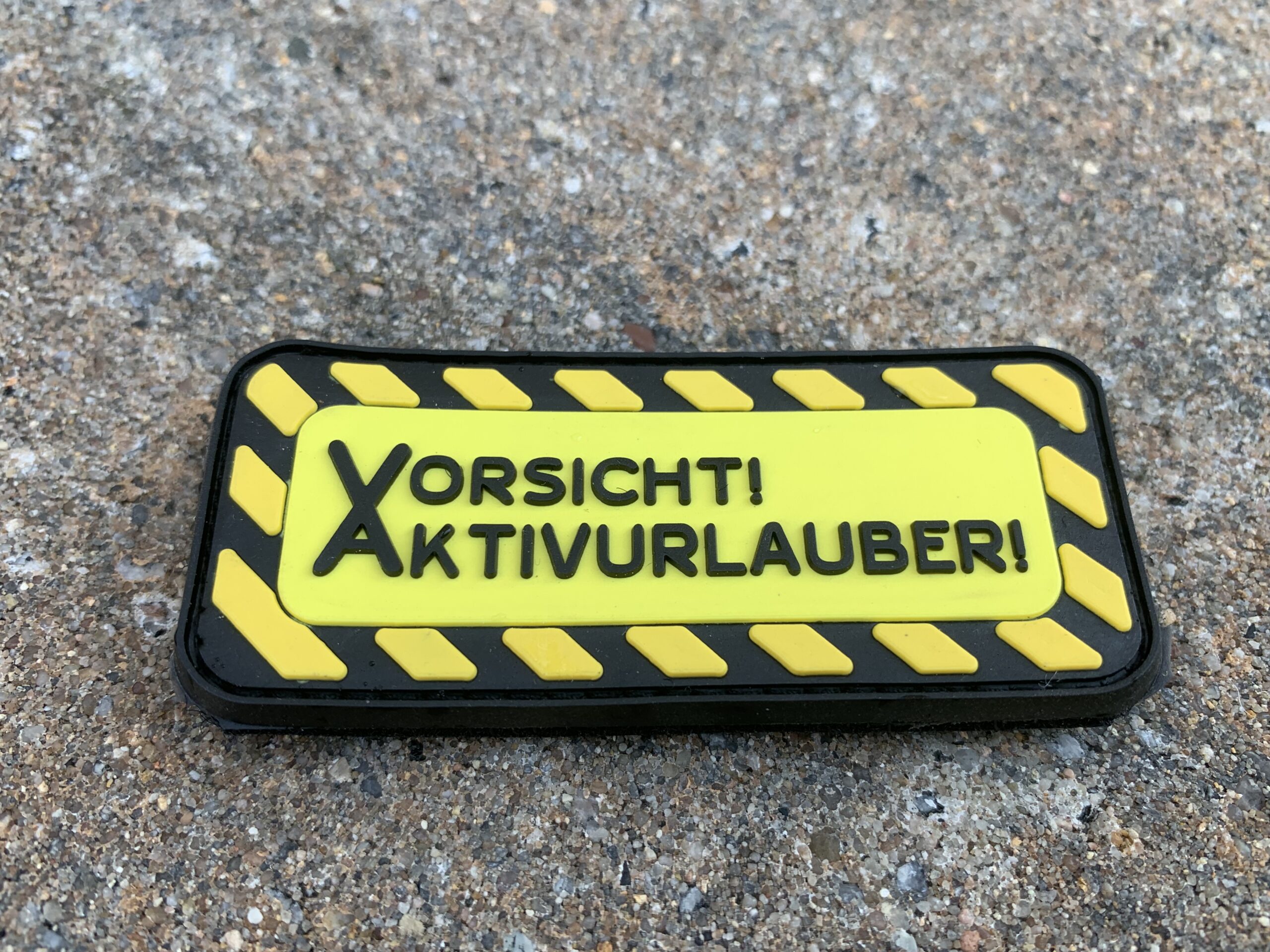 3D Rubberpatch: "VORSICHT! AKTIVURLAUBER! – Bild 2