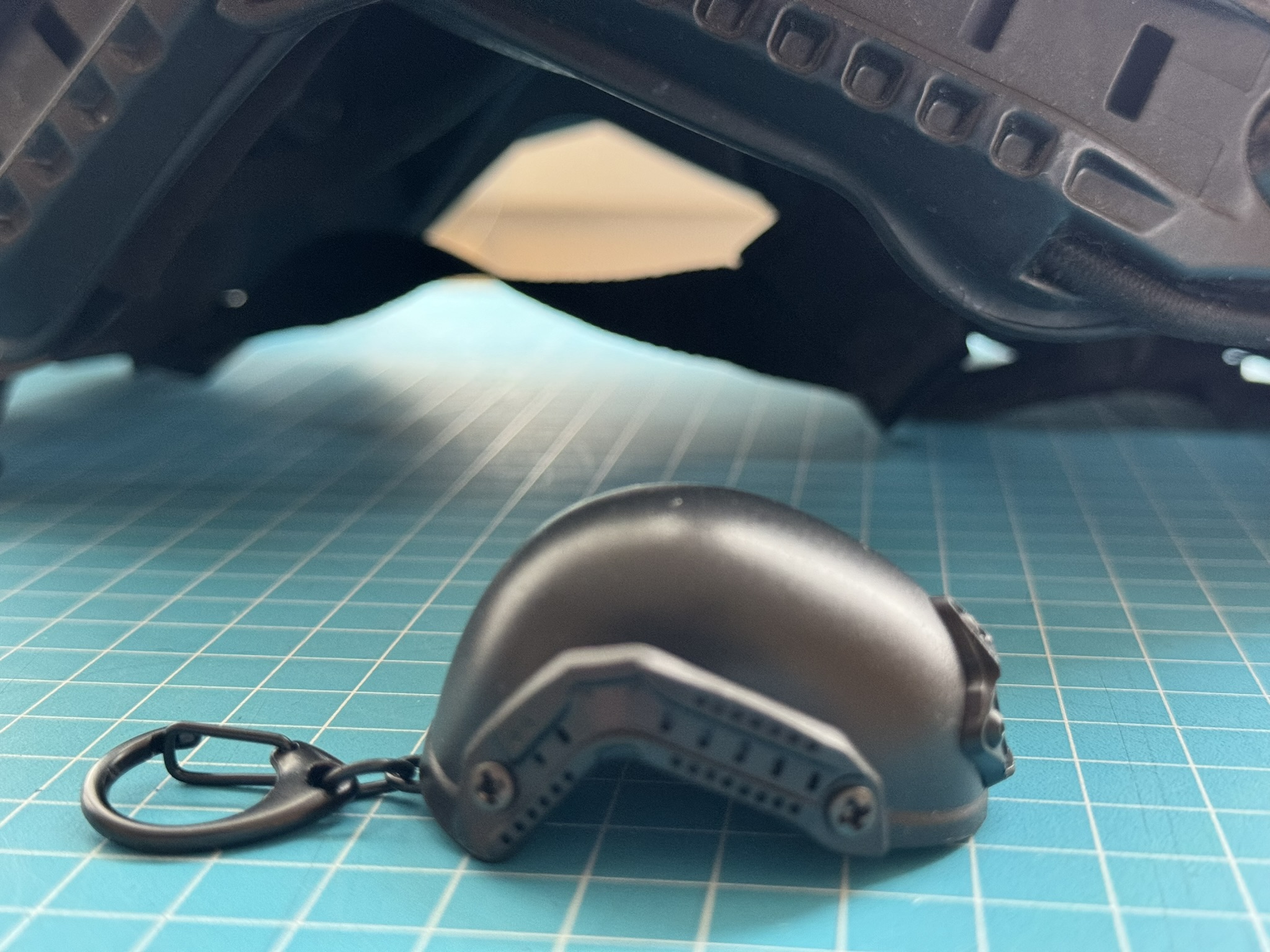 CHARM: "HELM" Flaschenöffner black – Bild 3