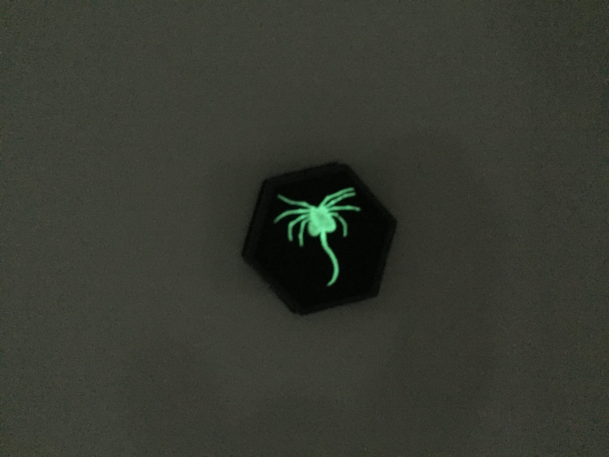 HEXPATCH:"FACEHUGGER" nachleuchtend – Bild 2