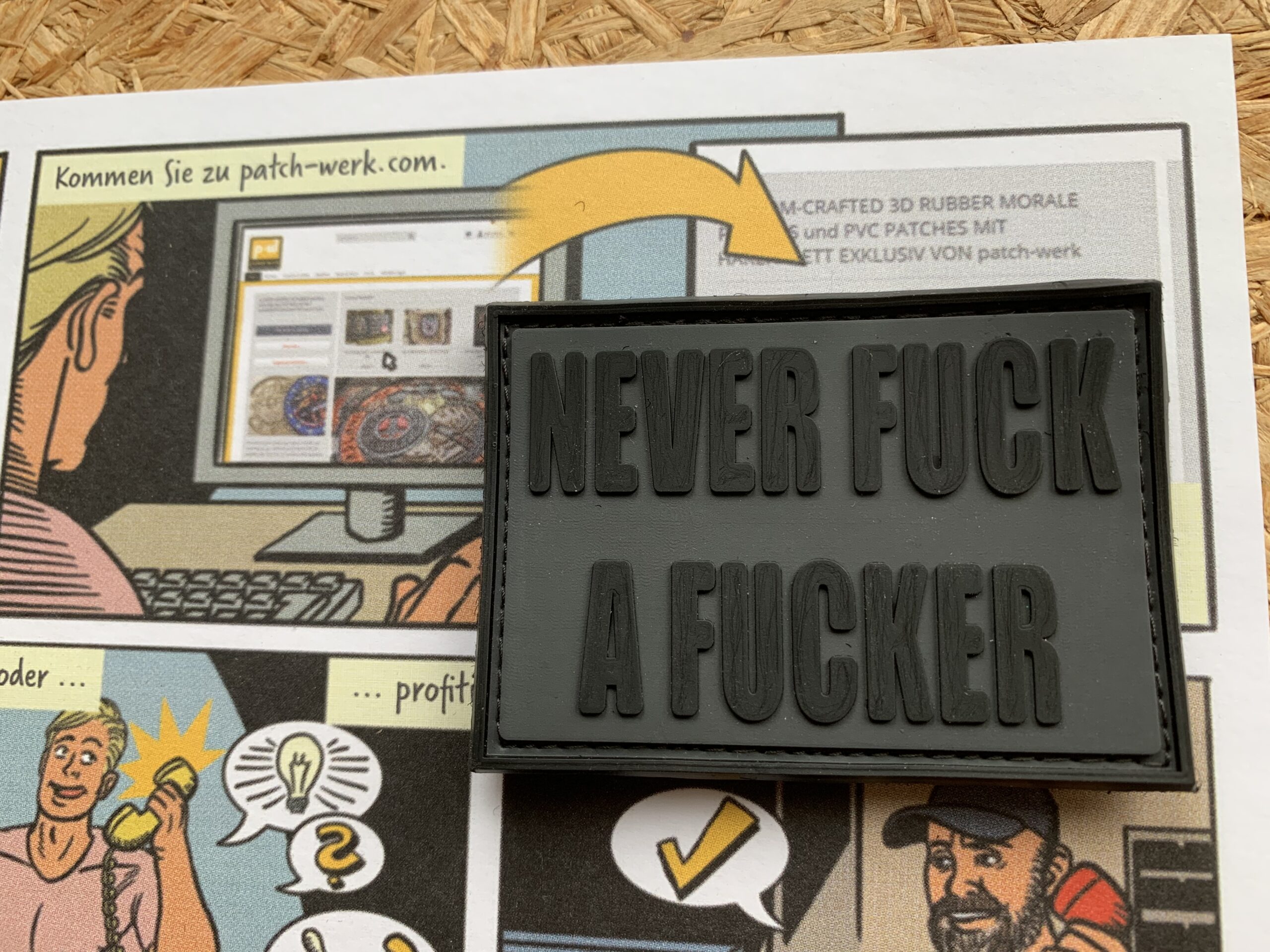 3D Rubberpatch: "NEVER FUCK A FUCKER" schwarz – Bild 3