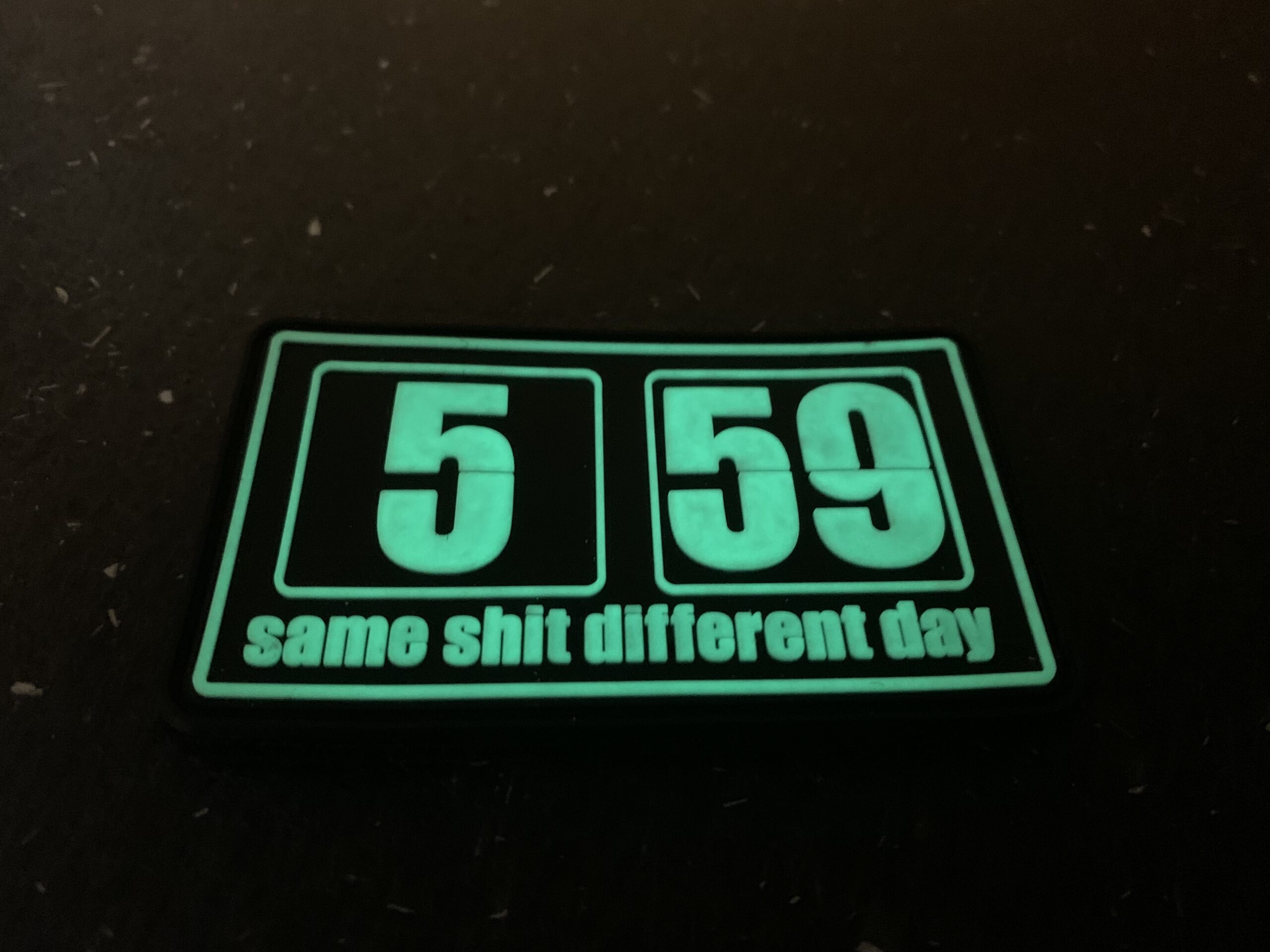 3D Rubberpatch:" same shit different day" night glow – Bild 2